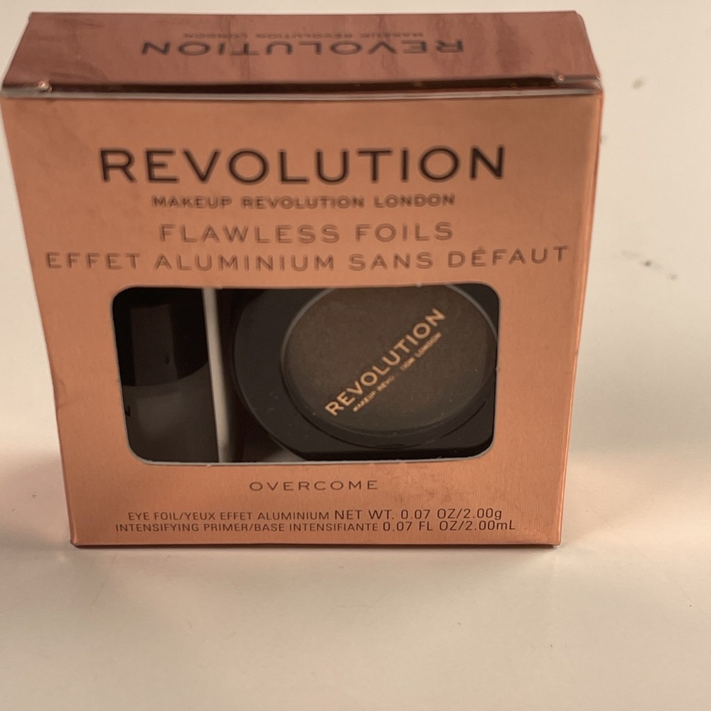 REVOLUTION Flawless Foils Eyeshadow Palette Overcome (Brown)